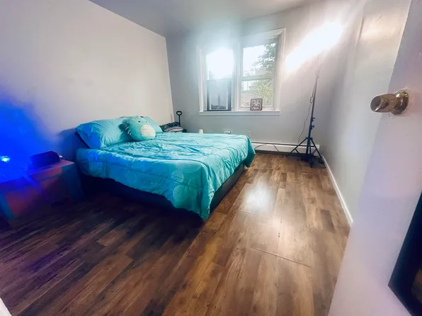 97 Sanford Place image 9 of 12