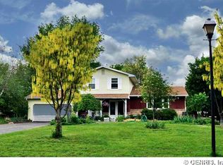 25 Manor Hill Dr, Fairport, NY 14450