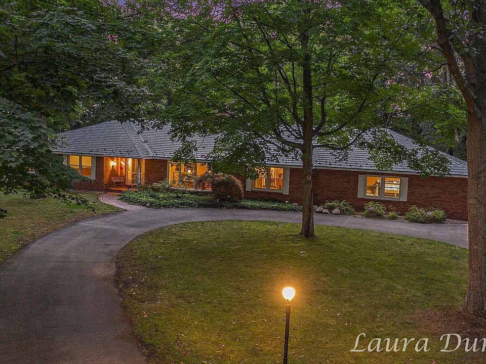 1st image of 3303 Lake Dr