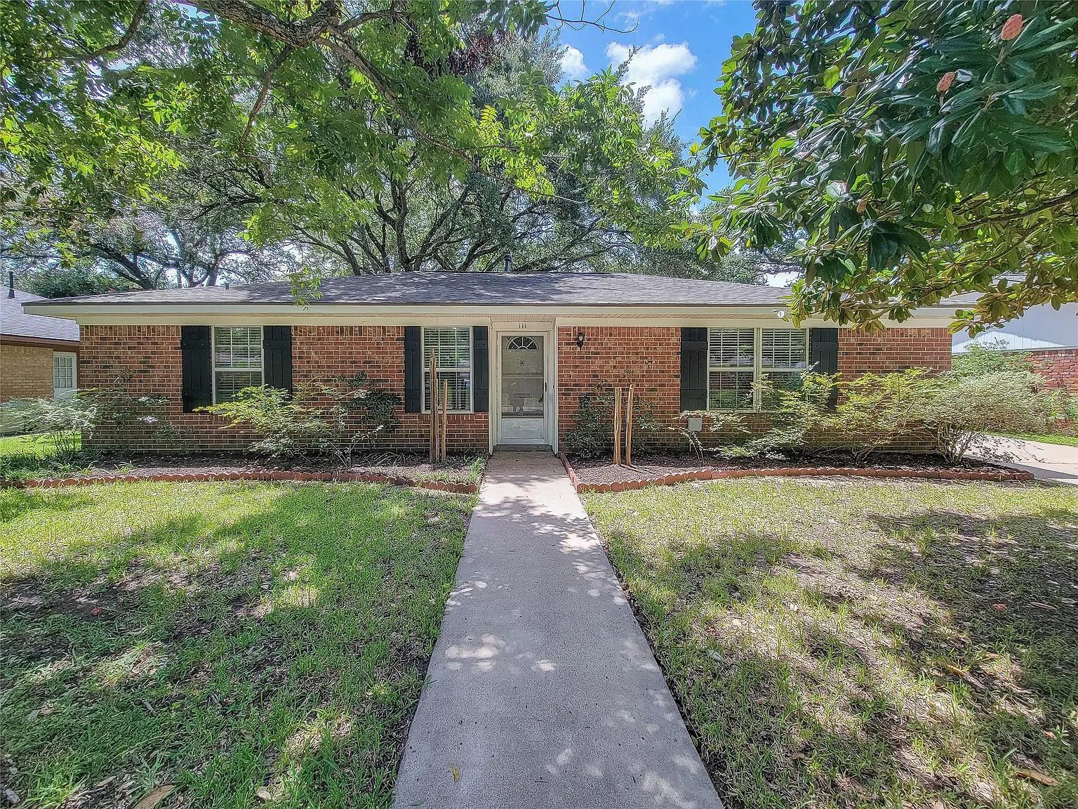 3 bed, 2.0 bath, 1432 sqft, $2,350 — Photo 1