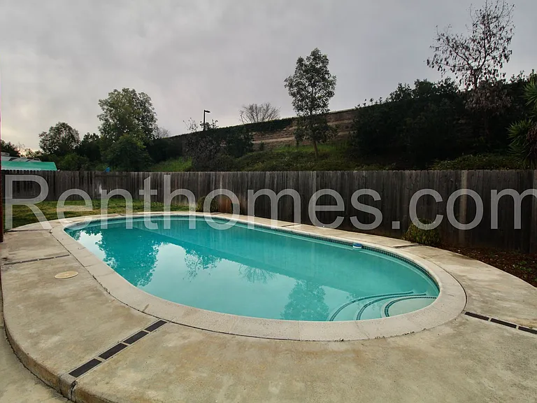 1553 Palomar Dr — Photo 32