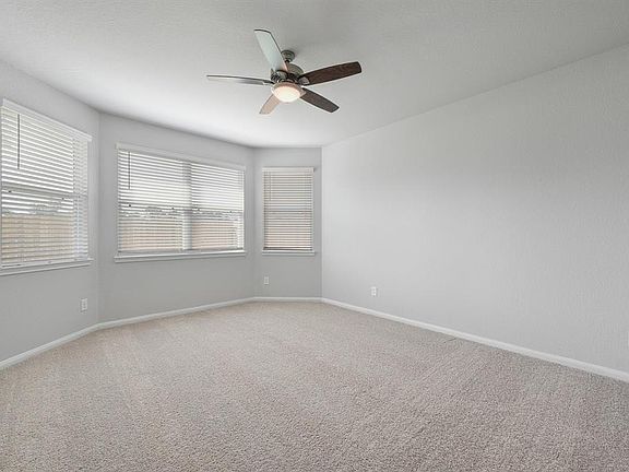Master bedroom with bay window option