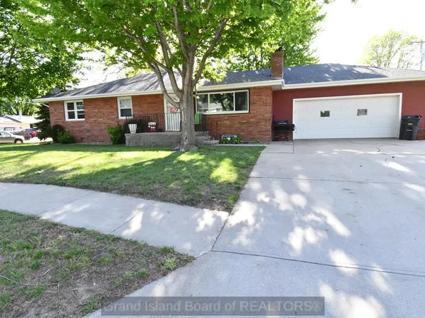 829 N 6th Ave, Hastings, NE 68901