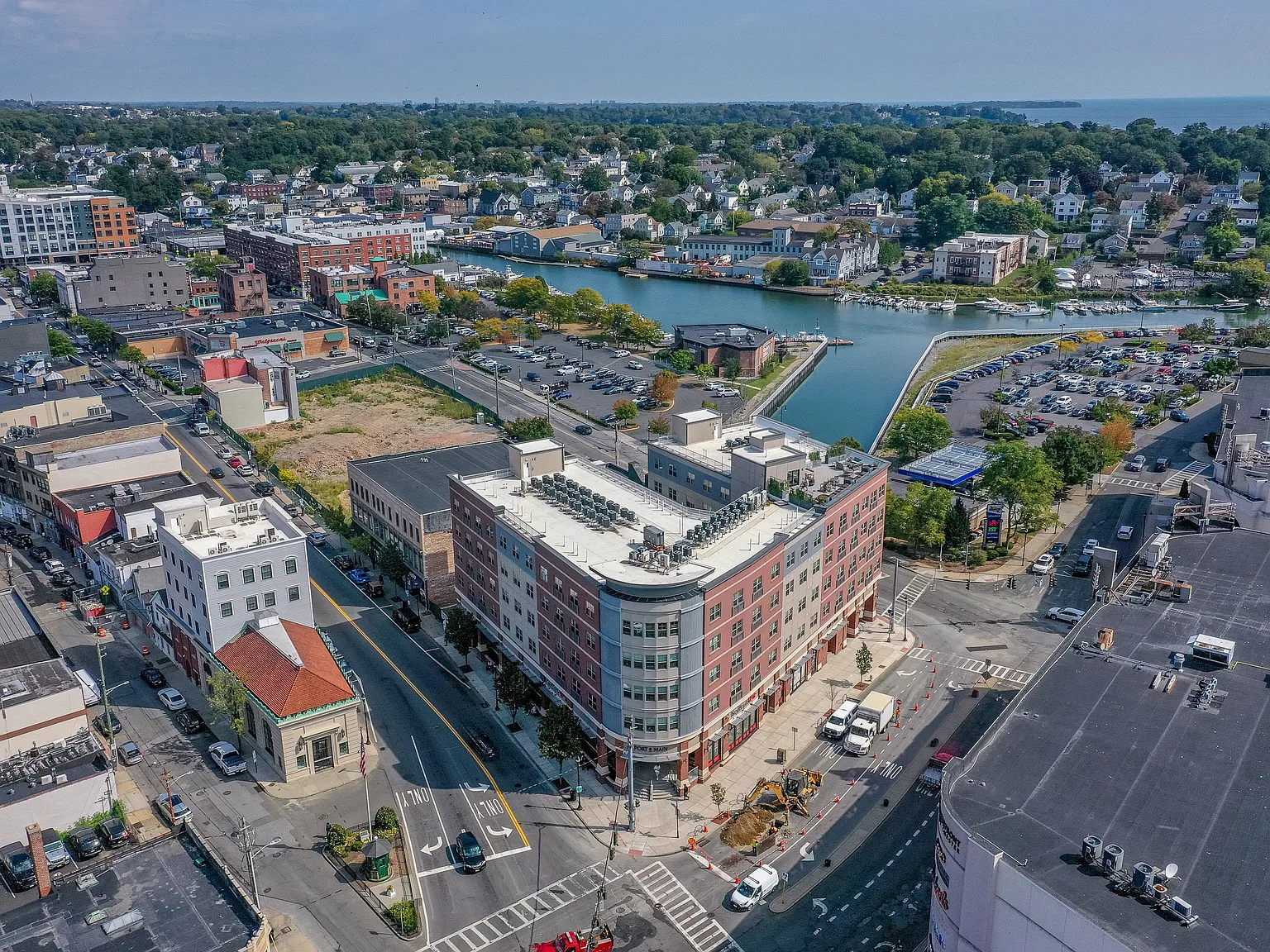 Port & Main — Photo 1