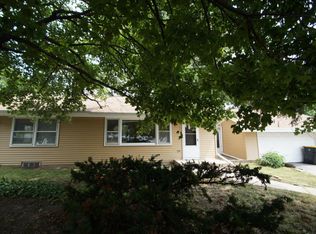 3268 N Mayfair Rd, Wauwatosa, WI 53222