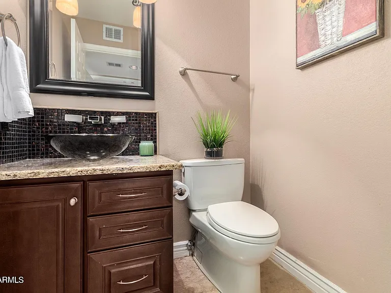 2911 E Windmere Dr — Photo 12
