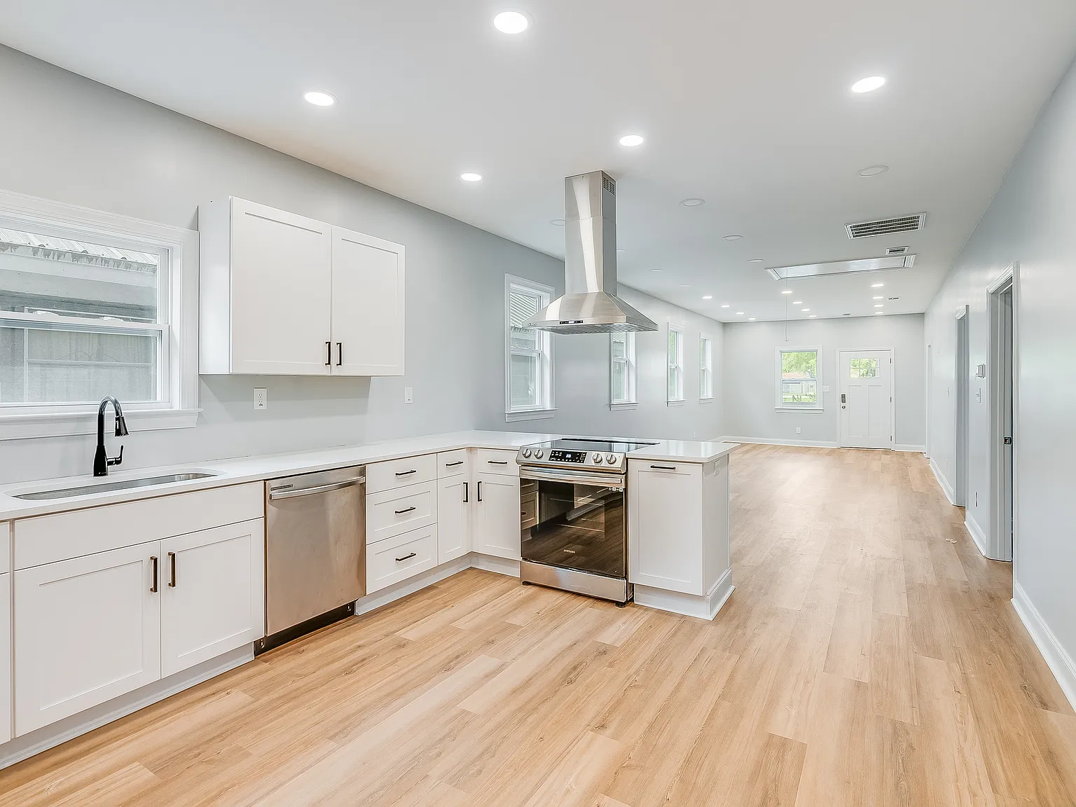 3 bed, 1248 sqft, $2,350 — Photo 3