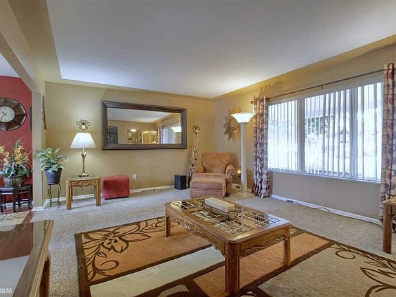 4th image of 18641 Beatrice Dr