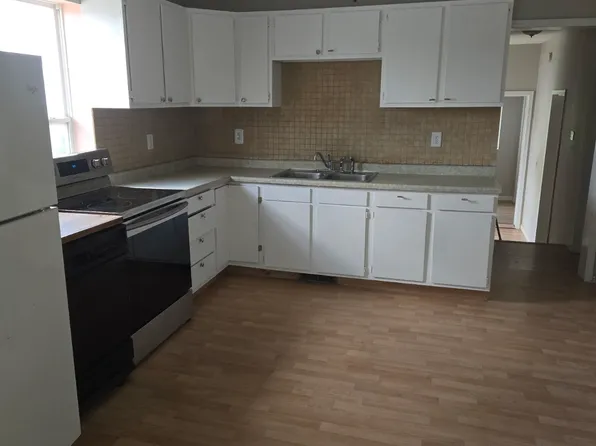 611 W 5th St #2, Waterloo, IA 50702