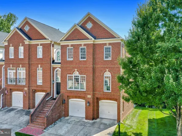 20366 Fallsway Ter, Sterling, VA 20165