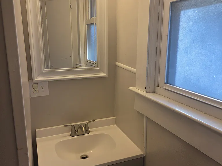 139 Chapman St — Photo 4