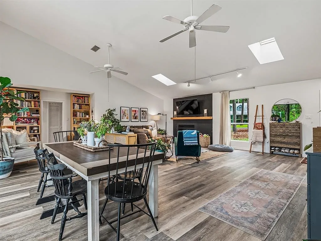 3 bed, 2143 sqft, $2,700 — Photo 3