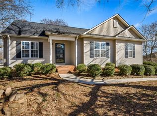 12 Bluff Point Ct, Greenville, SC 29605