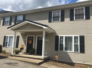 3814 Sleepy Hollow Dr, Hurricane, WV 25526