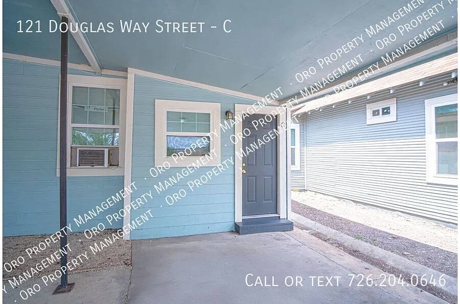Building Photo - 121 Douglas Way St #C