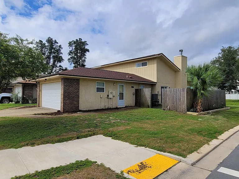 1319 Calabria Rd — Photo 43