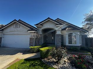 1972 Cromwell Ave, Clovis, CA 93611