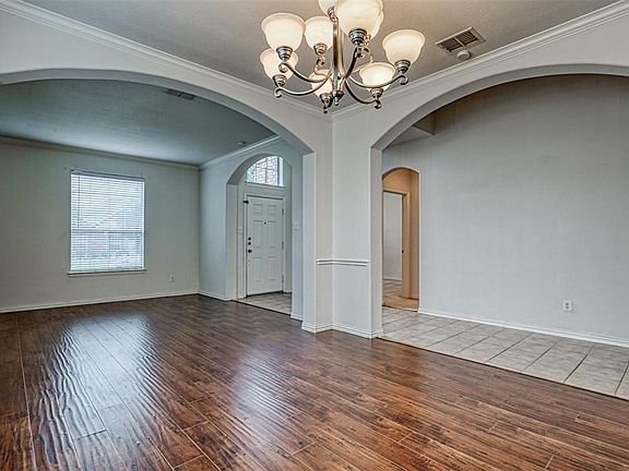 5th image of 2643 Leisure Ln