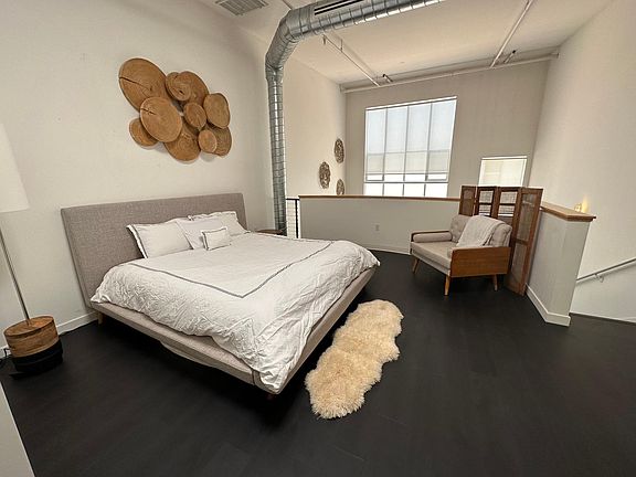 4th image of 728 1st St W #728