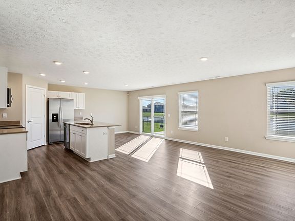 3rd image of 536 Sandalwood Dr