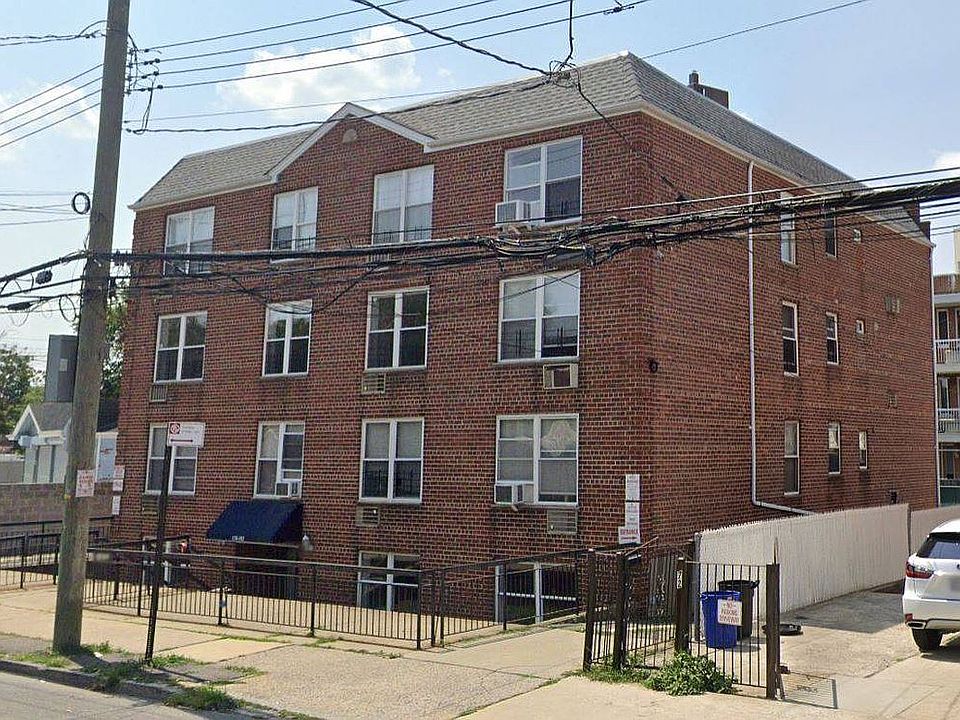 2nd image of 176 28th Ave