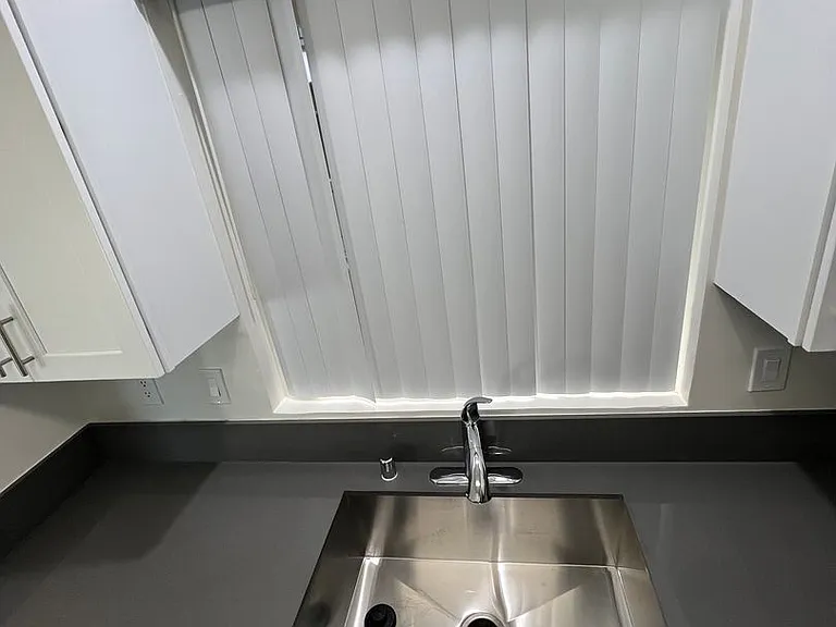 Yaya Laurel 1 Apartments — Photo 11