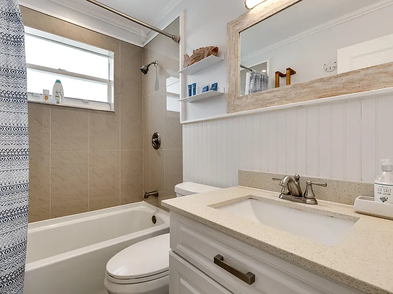 242 SW 9th St — Photo 21