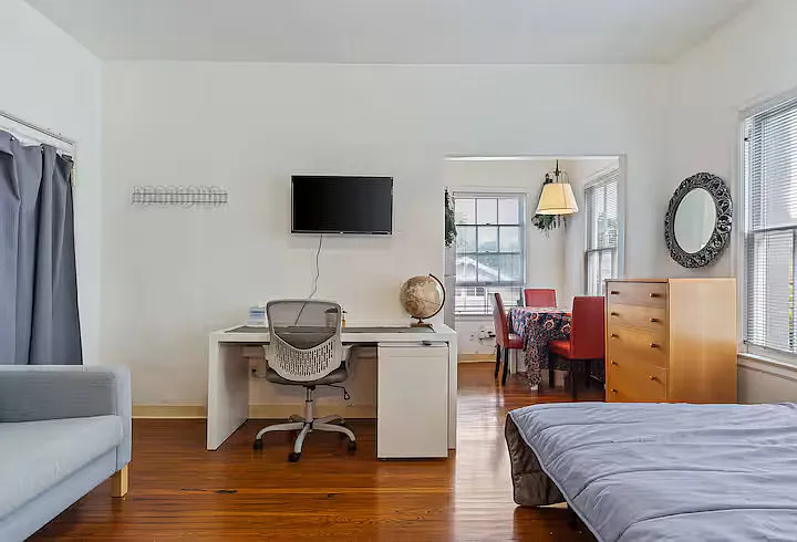 1709 University Ave — Photo 4