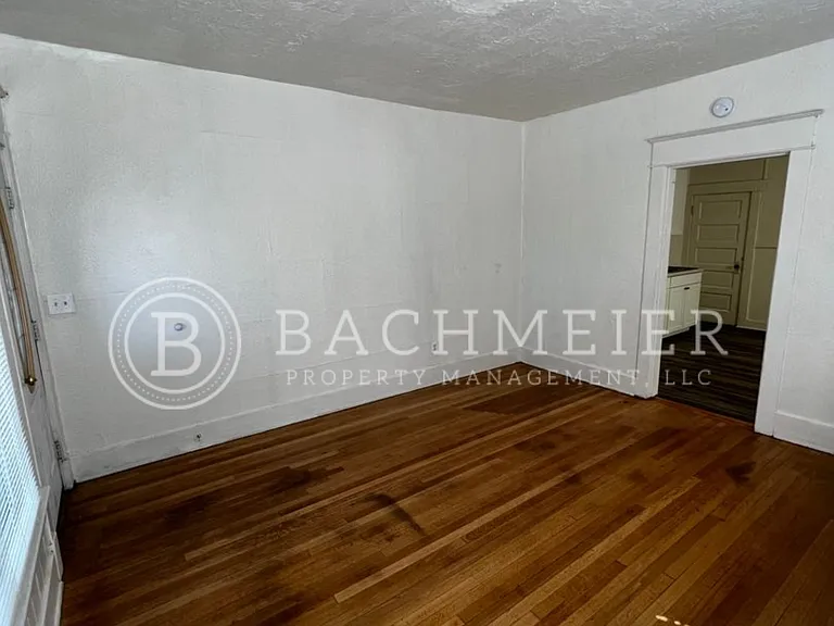 346 SW 3rd St — Photo 4