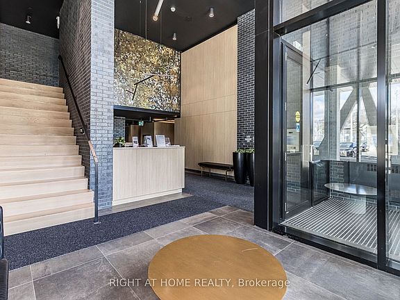 4th image of 7 Smith Cres #817