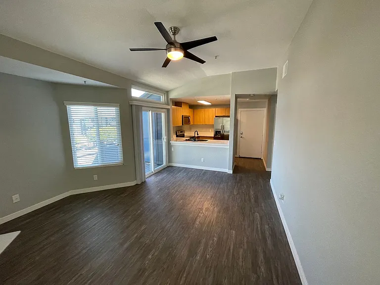River House Apartments — Photo 59