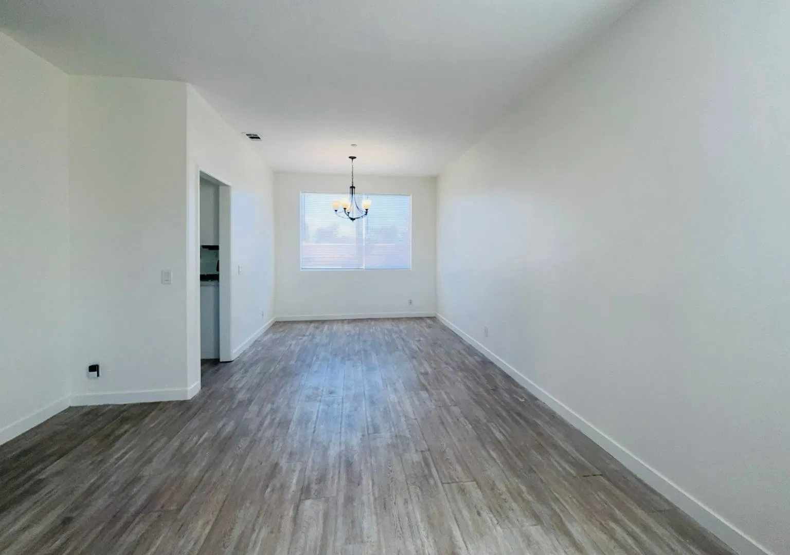 Beautiful Fontana Home Available Now!! — Photo 2