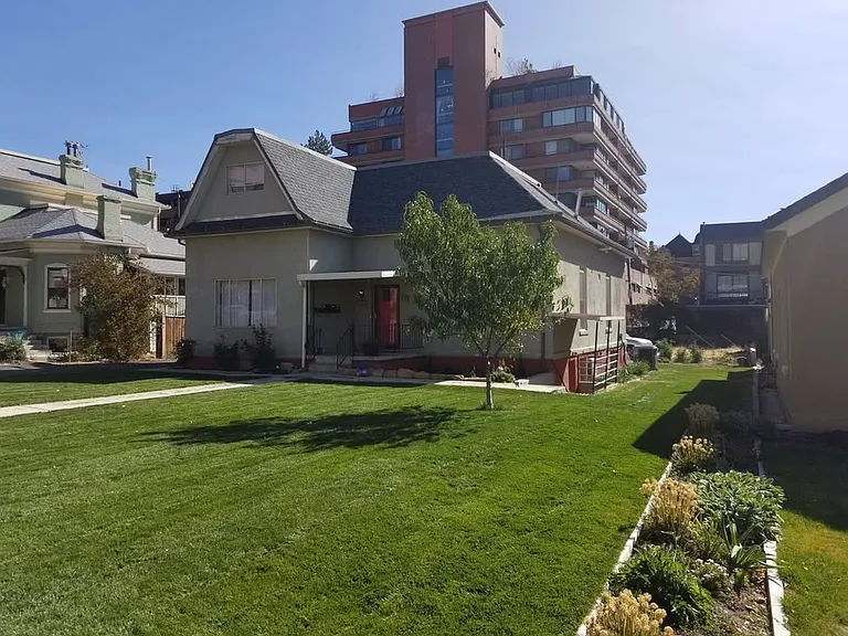 138 E 3rd Ave #A — Photo 2