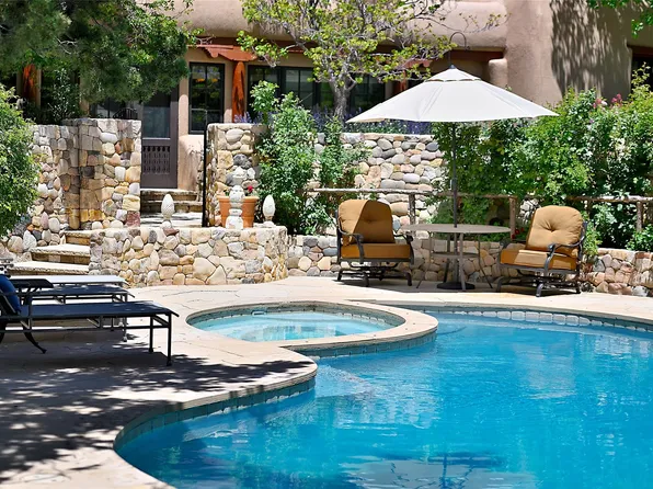 196 Circle Dr, Santa Fe, NM 87501