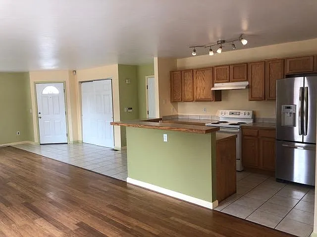 585 Depew Ct — Photo 2
