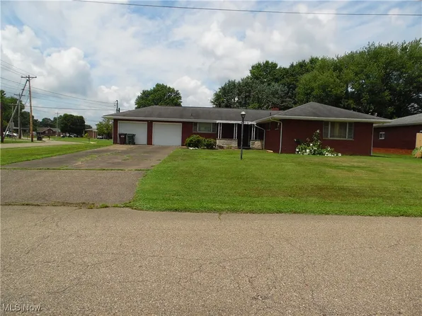 801 Westview Dr, Belpre, OH 45714