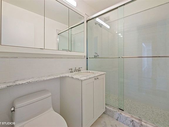 5th image of 254 E 68th St APT 7D