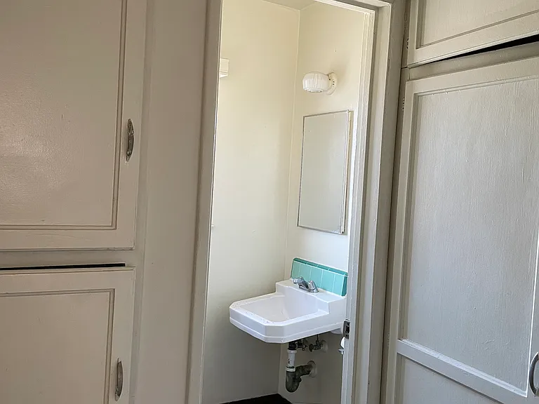 10990 Strathmore Westwood #11 — Photo 5