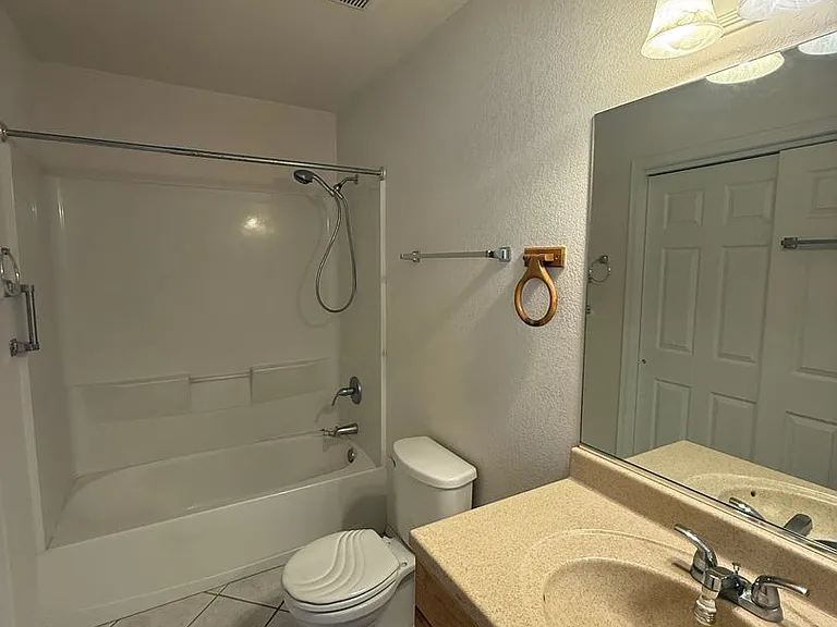 3468 Calumet Ave — Photo 10