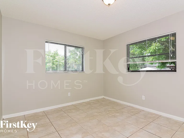 620 SE 29th St — Photo 12