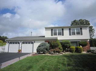 41 Yellowstone Ln, Howell, NJ 07731