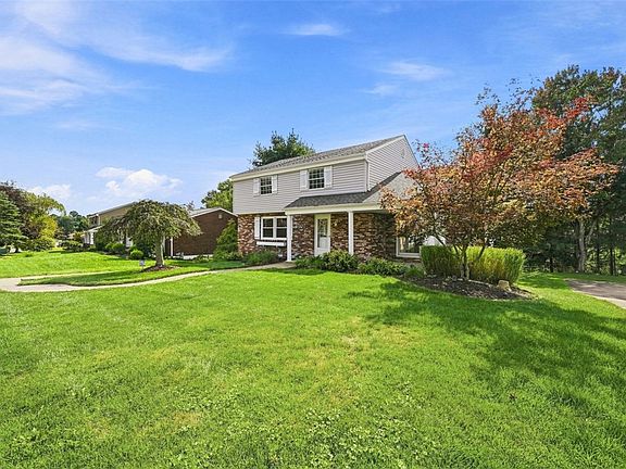 2nd image of 4027 Crabapple Dr