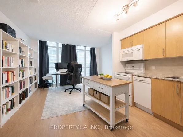 50 Town Centre Ct #605, Toronto, ON M1P 0A9