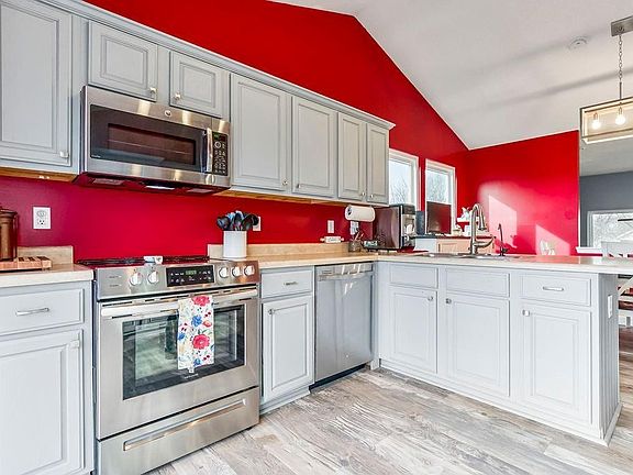 3rd image of 1216 Starbrooke Dr