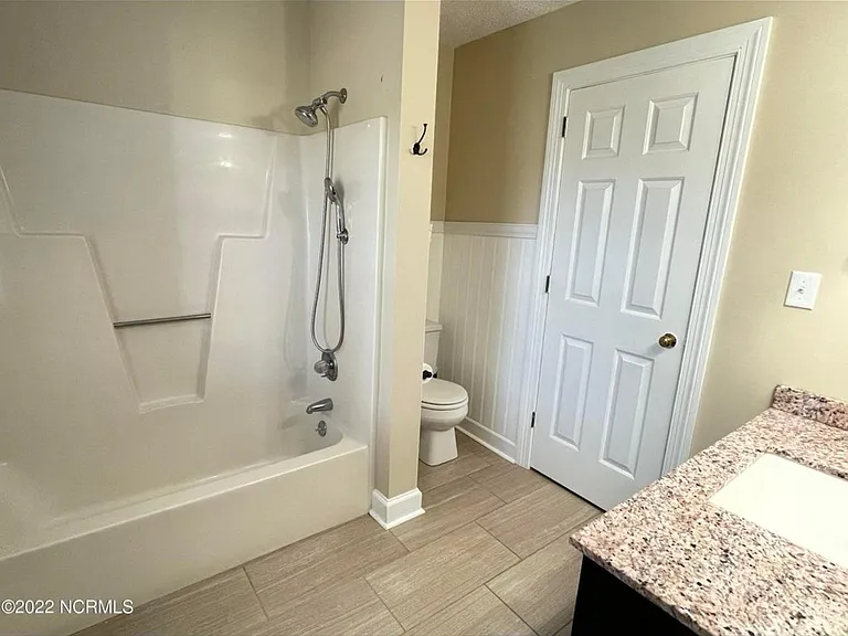 210 Hawthorne Ln W #5A — Photo 6