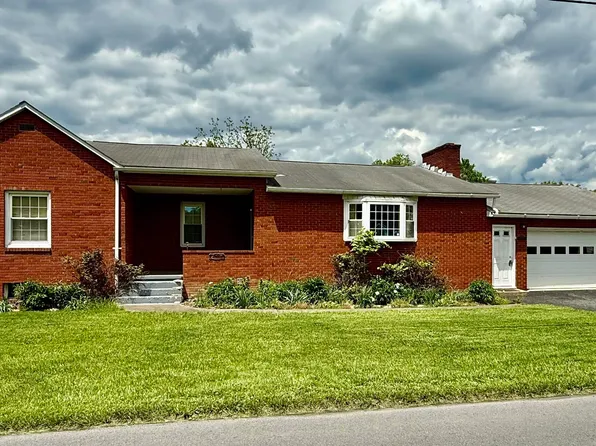 1653 Mary Lou Retton Dr, Fairmont, WV 26554