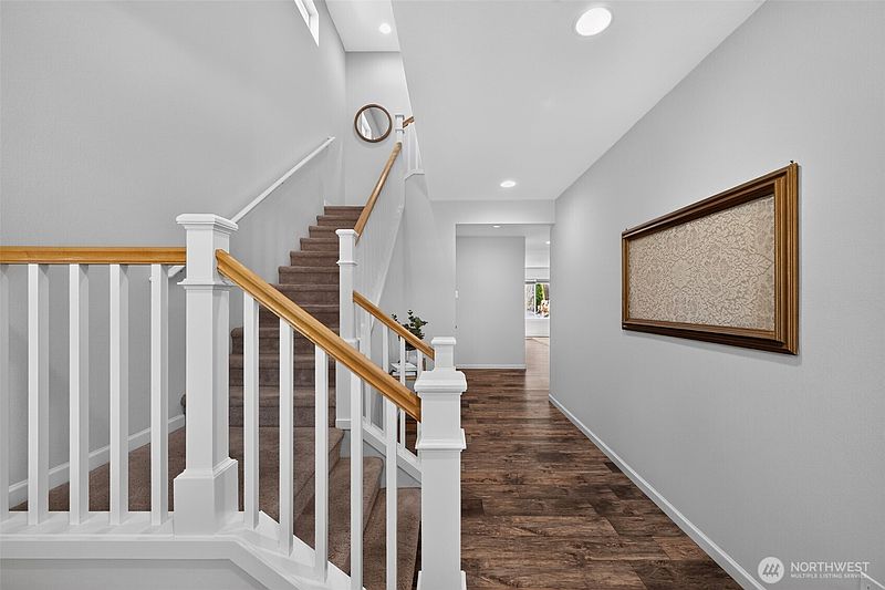 5th image of 2939 84th Drive NE