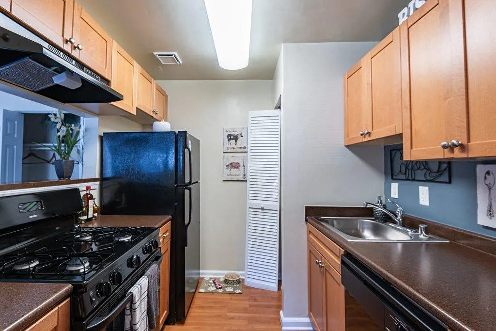 Parke Laurel Apartment Homes — Photo 1