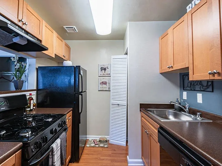 Parke Laurel Apartment Homes — Photo 1