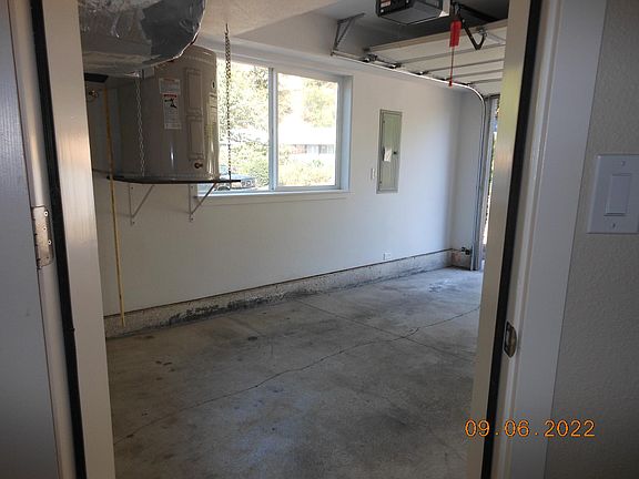 3rd image of 400 Walnut Way